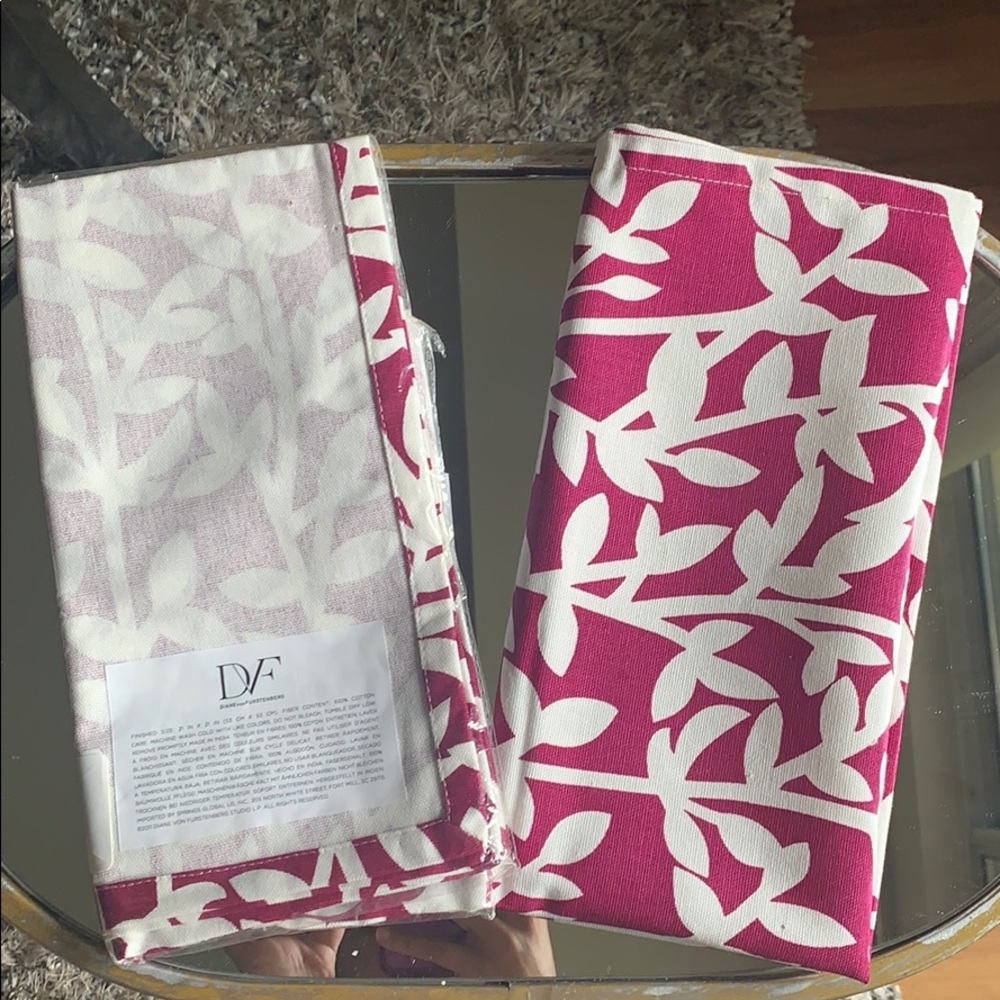 New Diane Von Furstenberg DVF pink dinner napkins